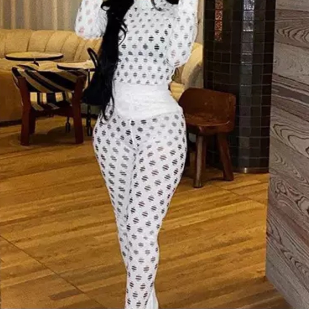 Lonsleve white two piece set